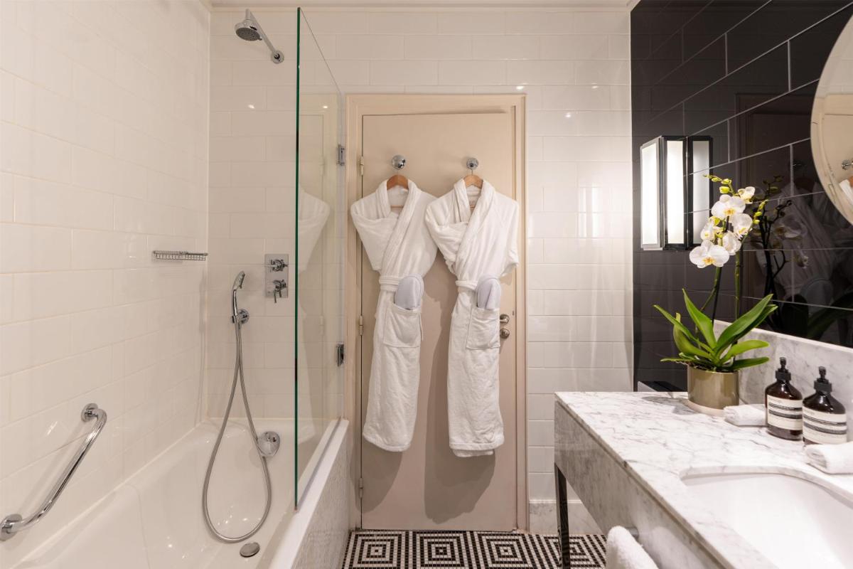 Salle de bains dans l'établissement Waldorf Astoria Versailles - Trianon Palace