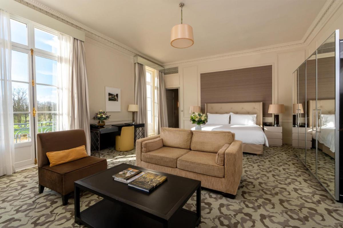 Un ou plusieurs lits dans un hébergement de l'établissement Waldorf Astoria Versailles - Trianon Palace