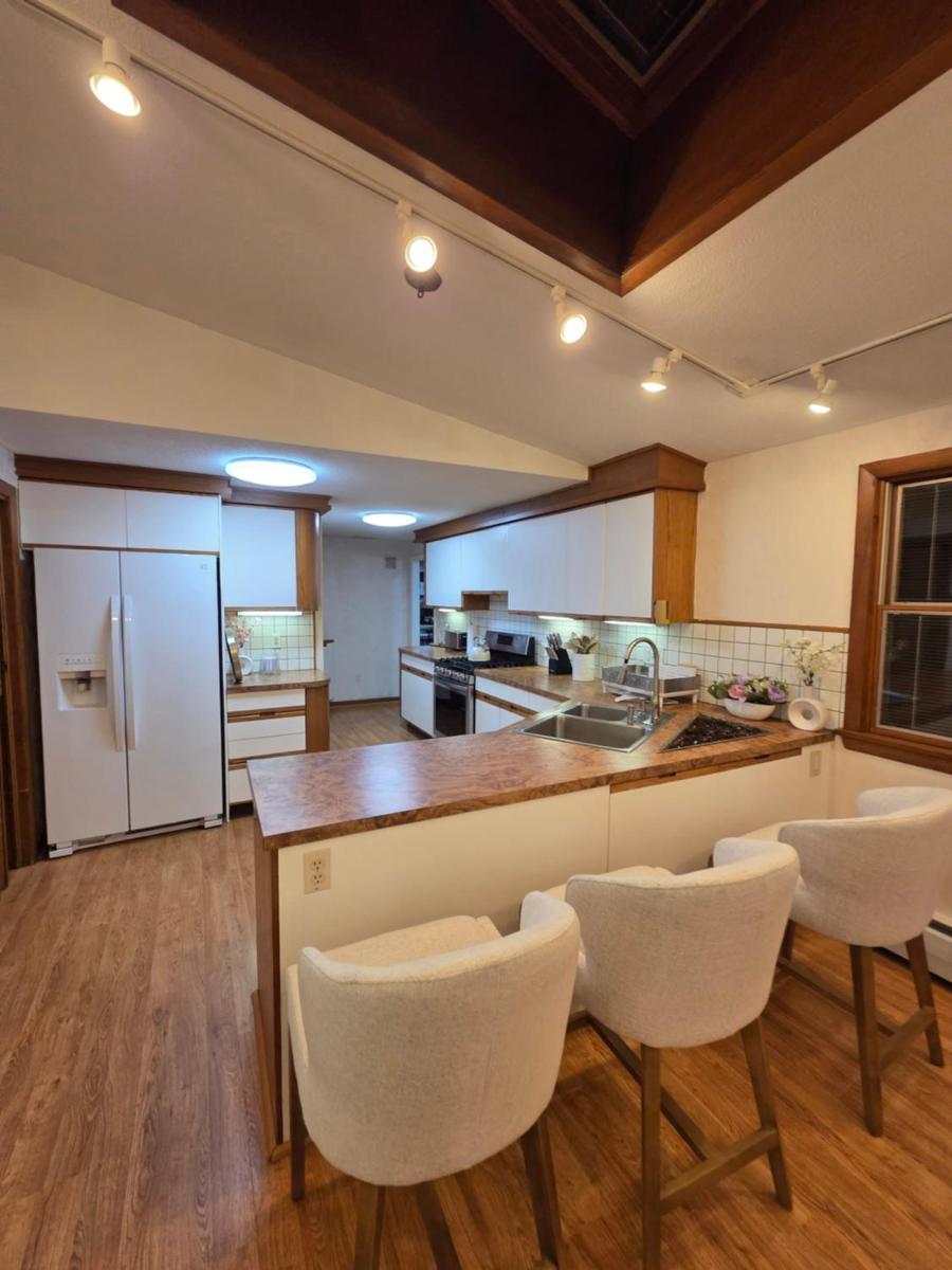 cozy 5bd single -family home in Longmeadow - Housity