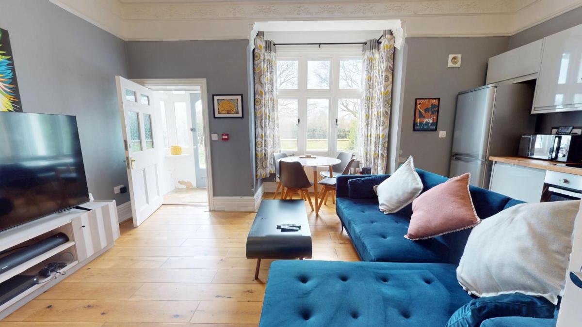 Stylish 2 Bed Apart In The Heart of North Norfolk - Housity