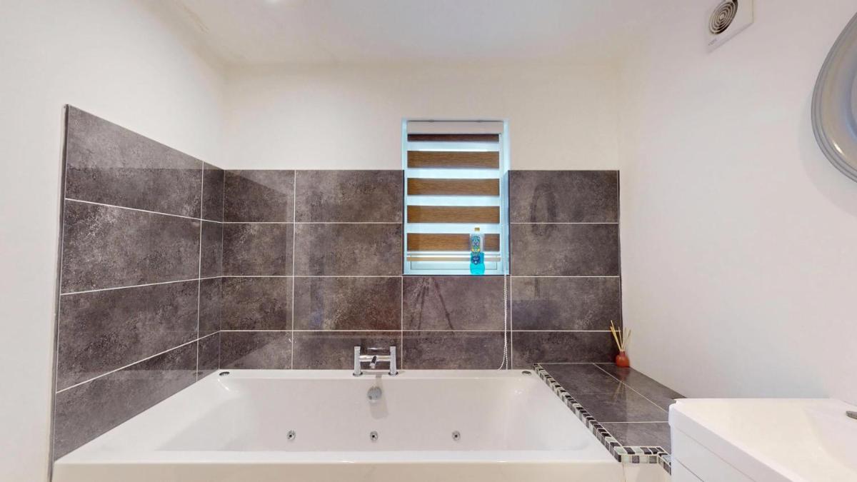 Stylish 2 Bed Apart In The Heart of North Norfolk - Housity