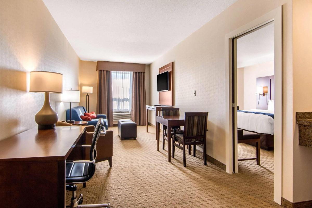 Comfort Inn & Suites - Housity