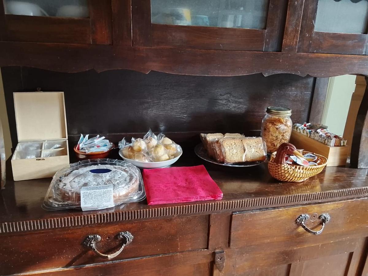 Cà Trifolera Barbaresco - Camera DOPPIA con bagno - IN ROMANTICO CASCINALE NEI VIGNETI CON CANTINA - Housity