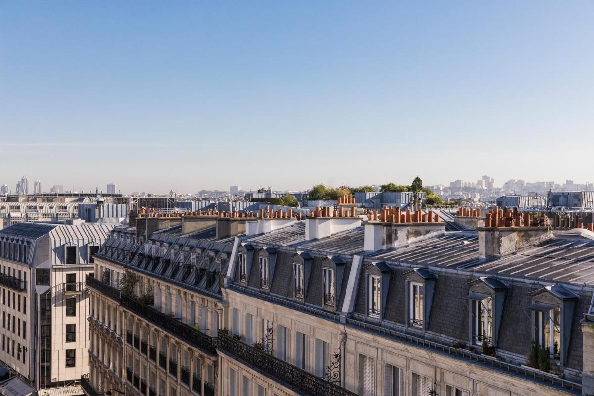 Vue générale sur Paris ou vue de la ville depuis l'hôtel