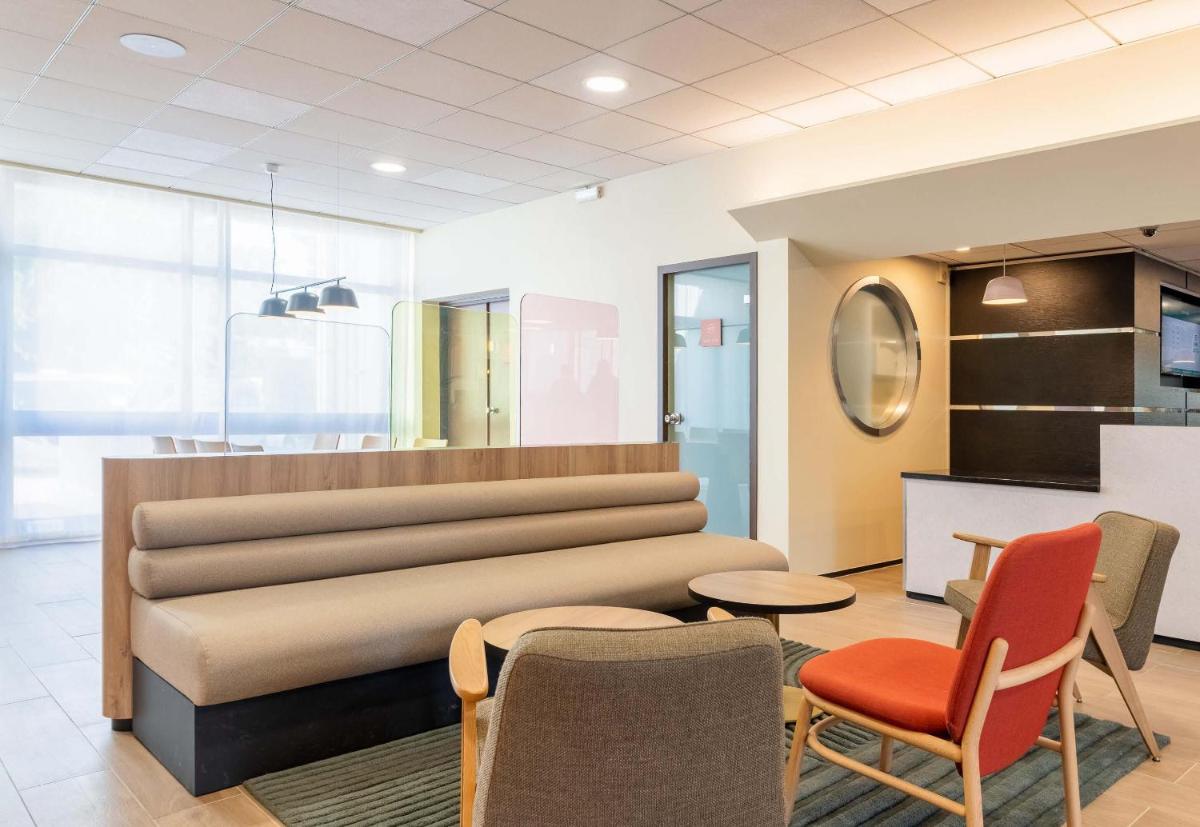 B&B HOTEL Lyon Nord 4 étoiles - Housity