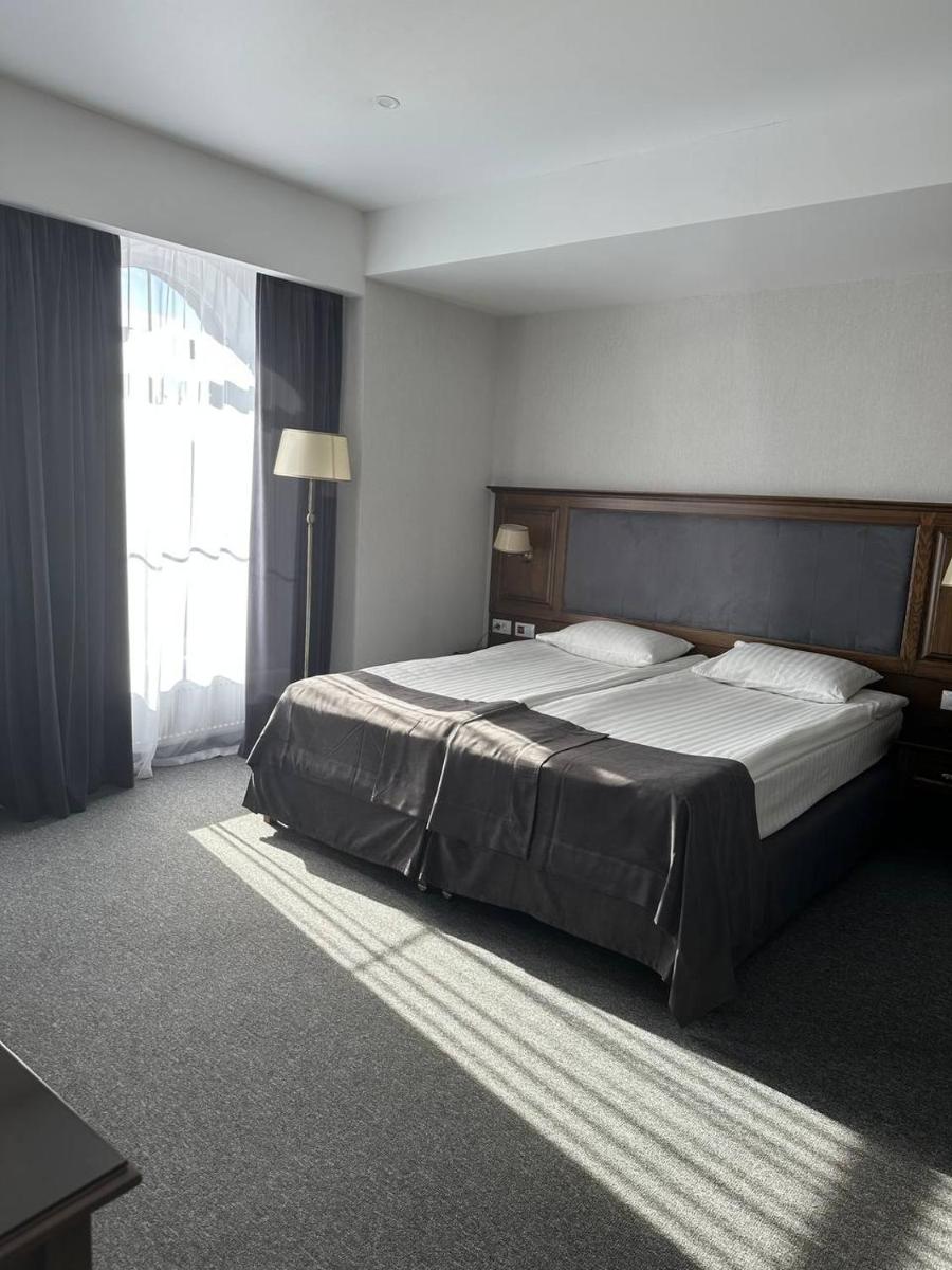 Optima Collection Bergshloss Rivne - Housity