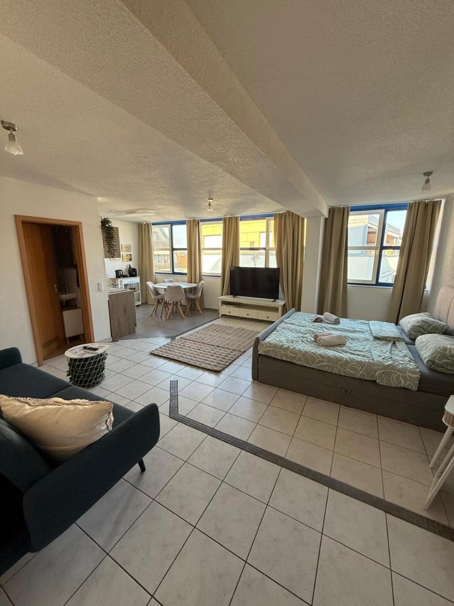 nJoy! EXPO Studio & Zentral - Stuttgart Flughafen & Messe - perfekt für Work & Travel - Housity