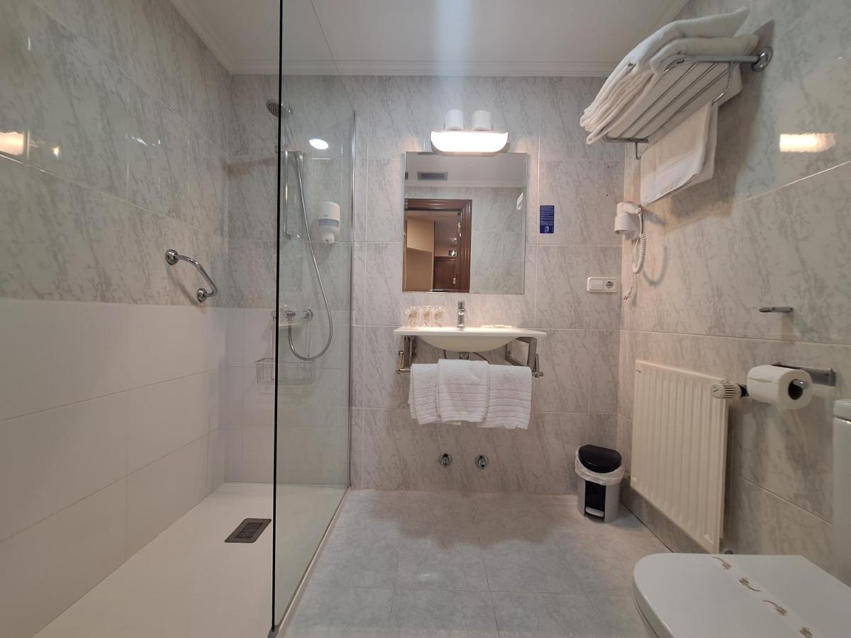 Hotel Yerri - Housity