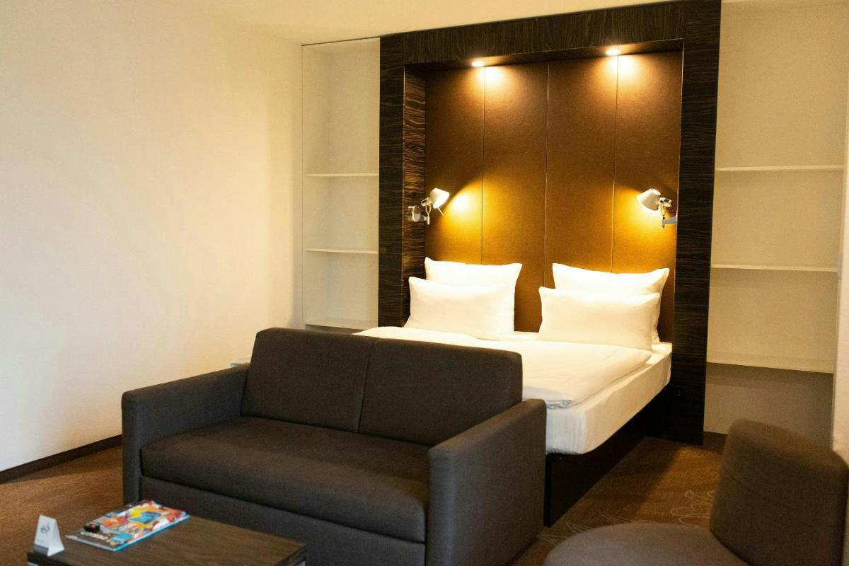 Motel One Düsseldorf Hauptbahnhof - Housity