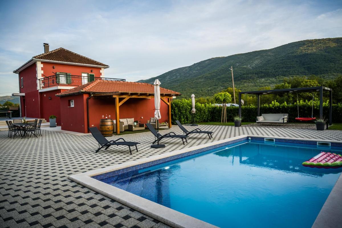 Villa Rubin with heated pool - Housity