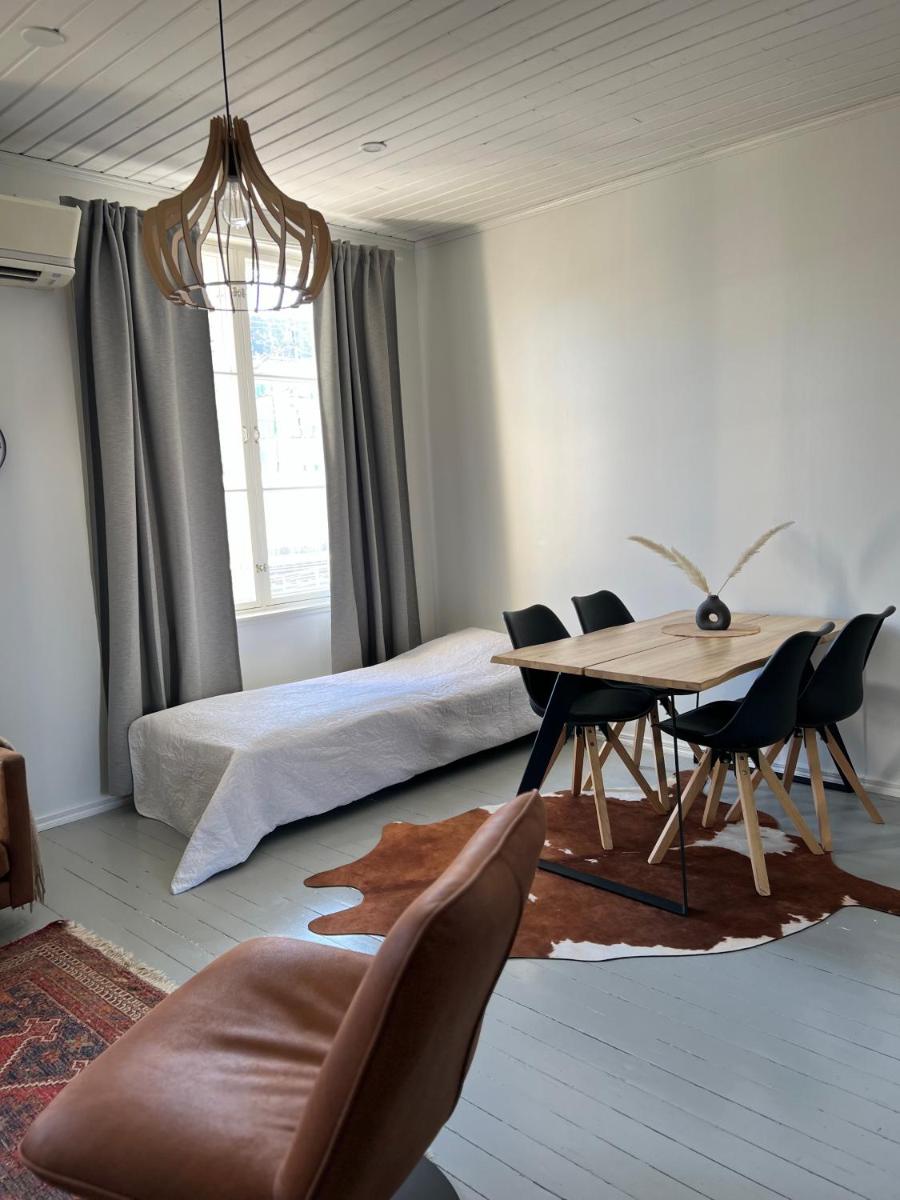 Premium-style apartment with real Finnish wood sauna, parking space two cars & WIFI - Housity