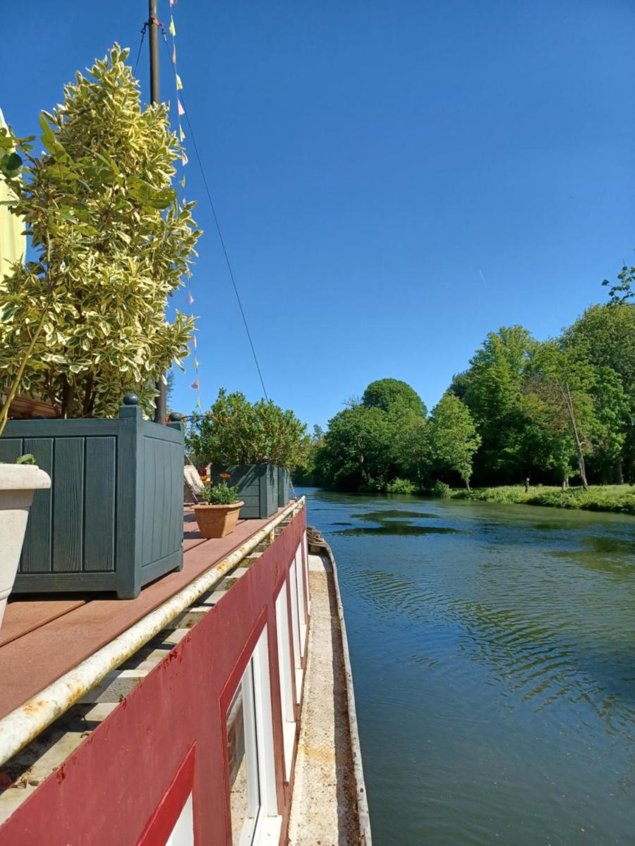 Sur la Somme à bord de la péniche Arche de Noé - Housity