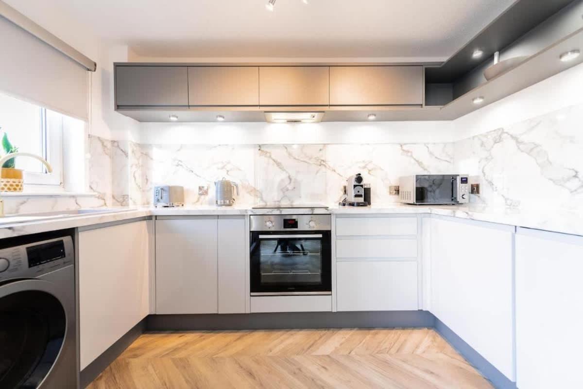 Hame by the Sea - Housity