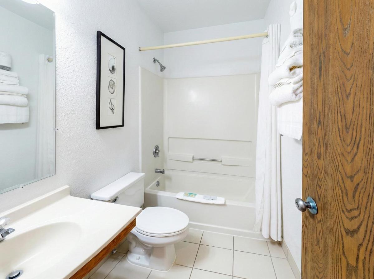 Oscoda Lakeside Hotel - Housity