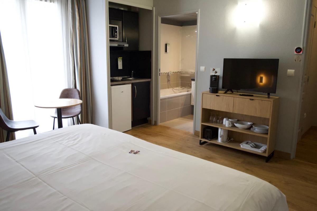 Télévision ou salle de divertissement dans l'établissement Tulip Inn Honfleur Residence & Spa