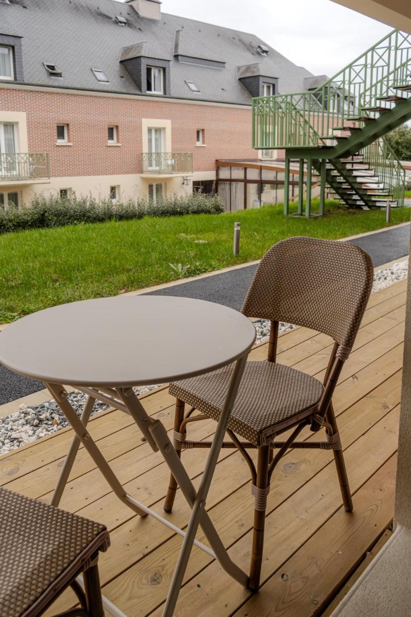 Balcon ou terrasse dans l'établissement Tulip Inn Honfleur Residence & Spa