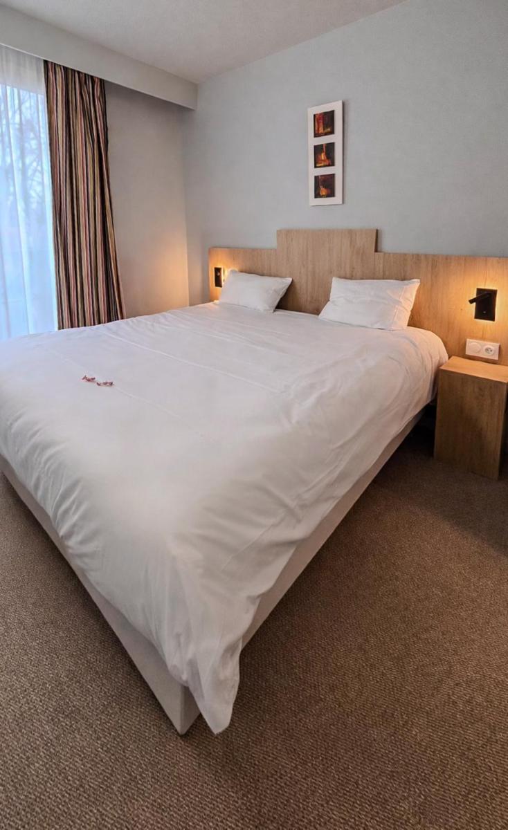 Un ou plusieurs lits dans un hébergement de l'établissement Tulip Inn Honfleur Residence & Spa