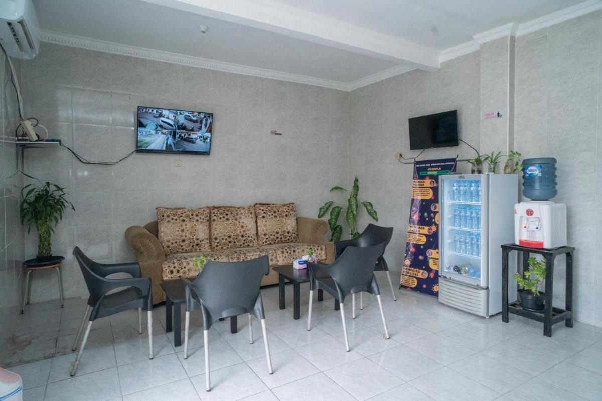RedDoorz Plus near Cito Mall Surabaya - Housity