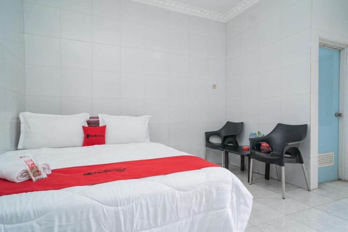 RedDoorz Plus near Cito Mall Surabaya - Housity