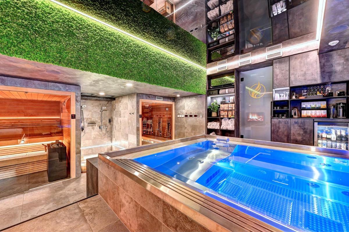 Wellness Hotel Fénix - Housity