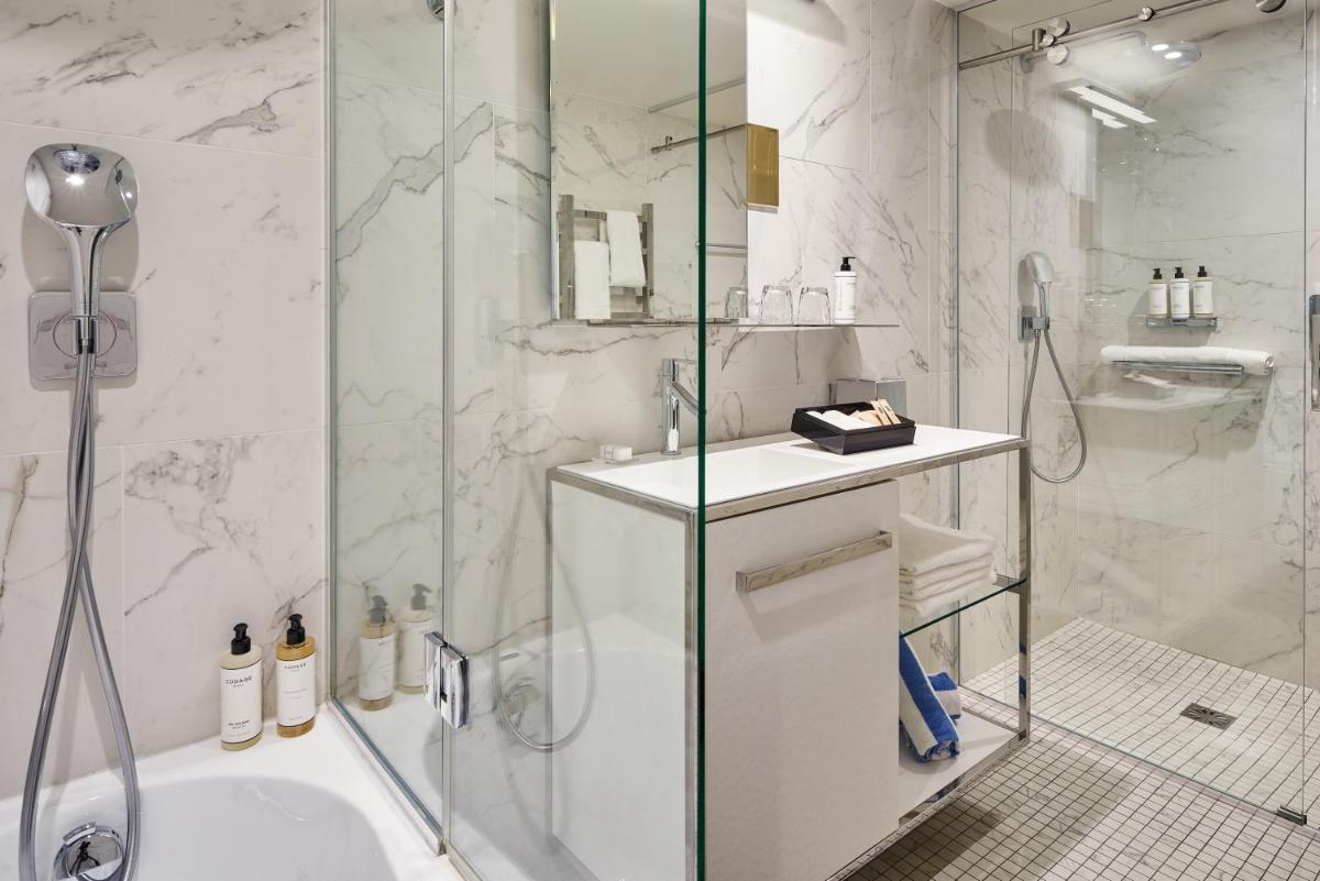 Salle de bains dans l'établissement Boutet Bastille Hotel Paris - MGallery Collection