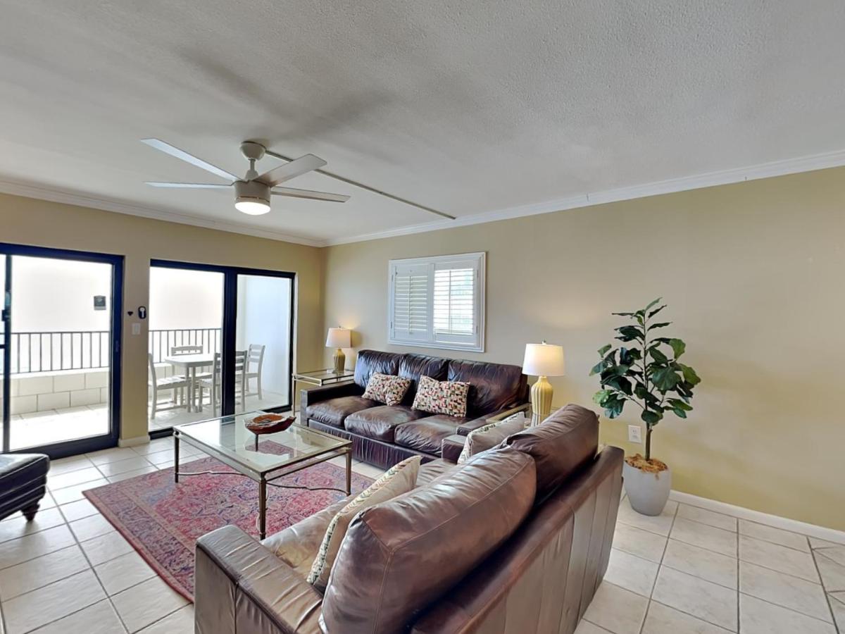 Breakers East #806 - Housity