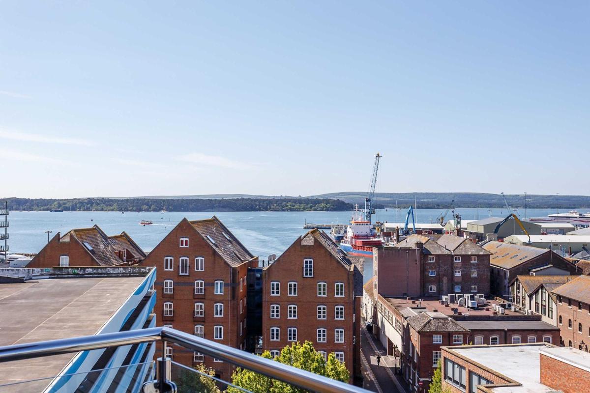Purbecks - Superb views to Poole Harbour and Purbeck Hills - Housity