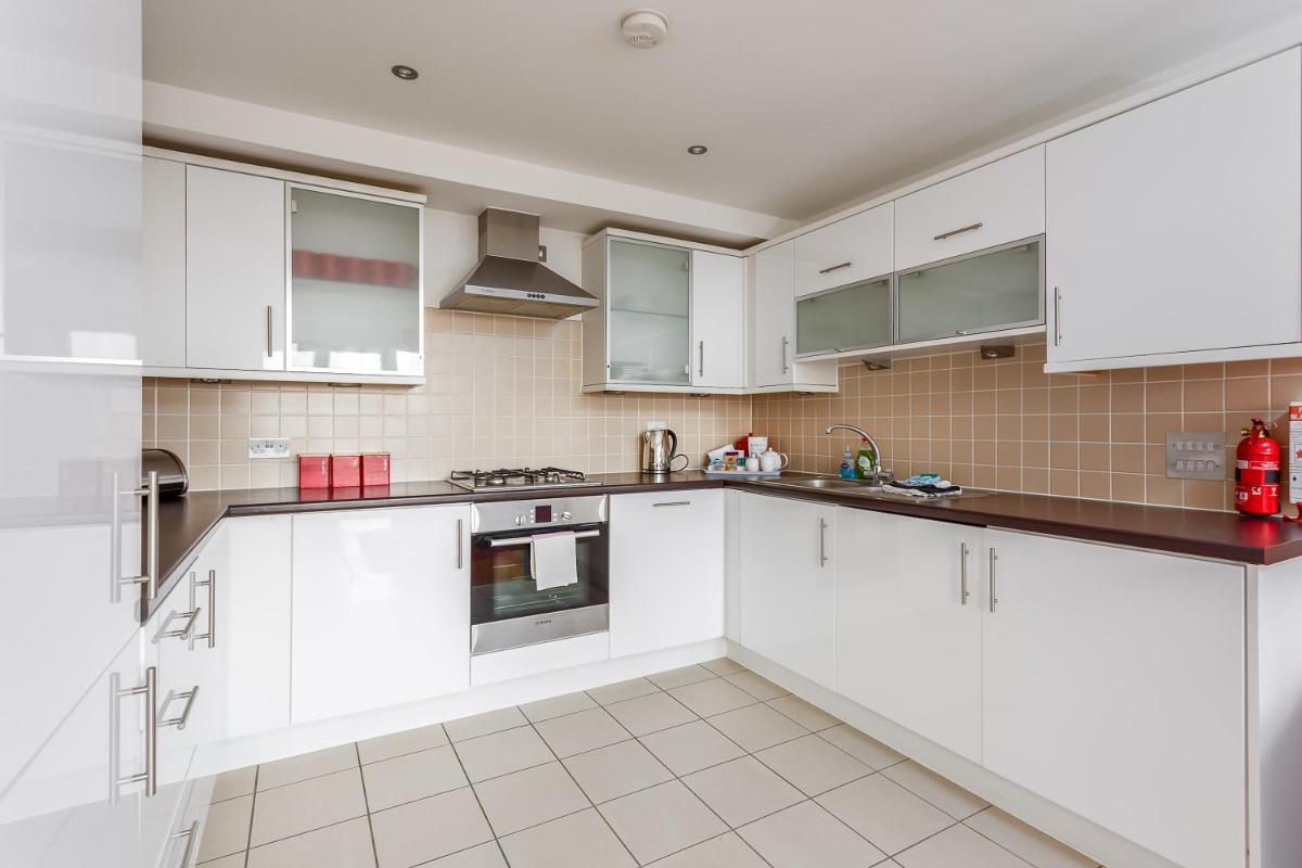 Purbecks - Superb views to Poole Harbour and Purbeck Hills - Housity