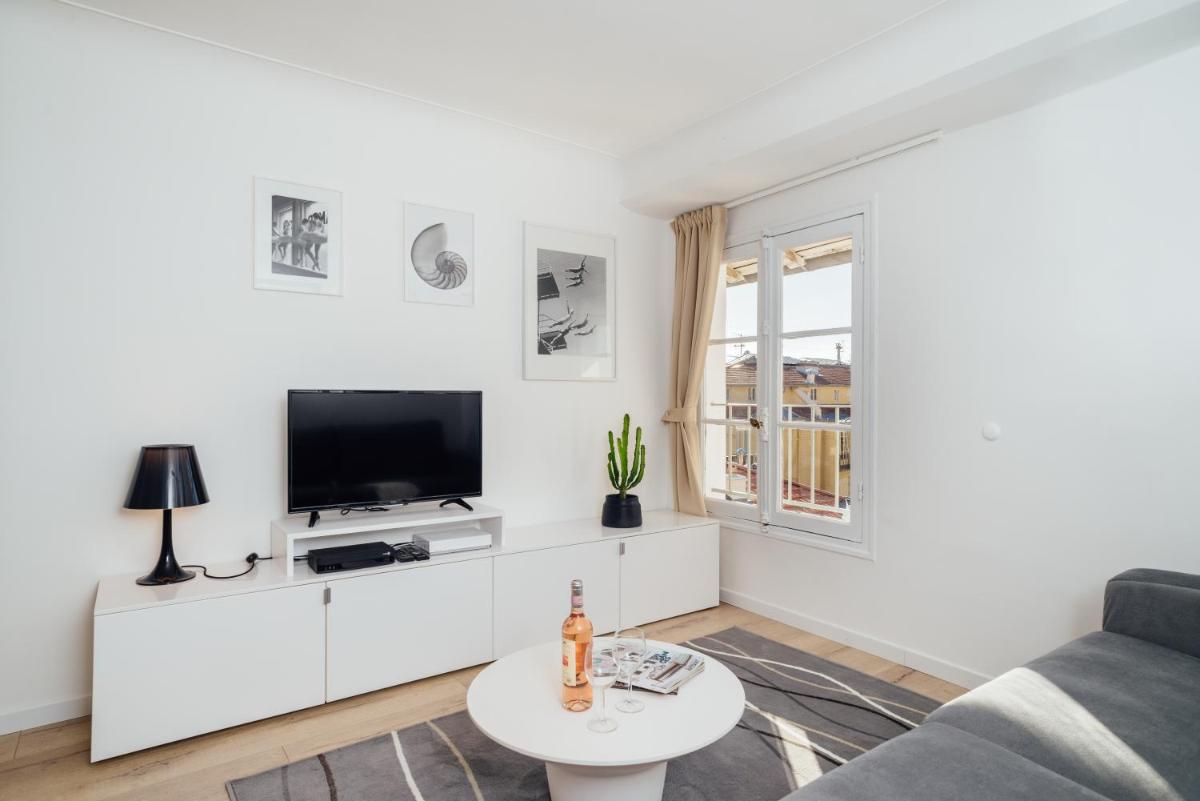 Oli's Flat Nice - Hizvo