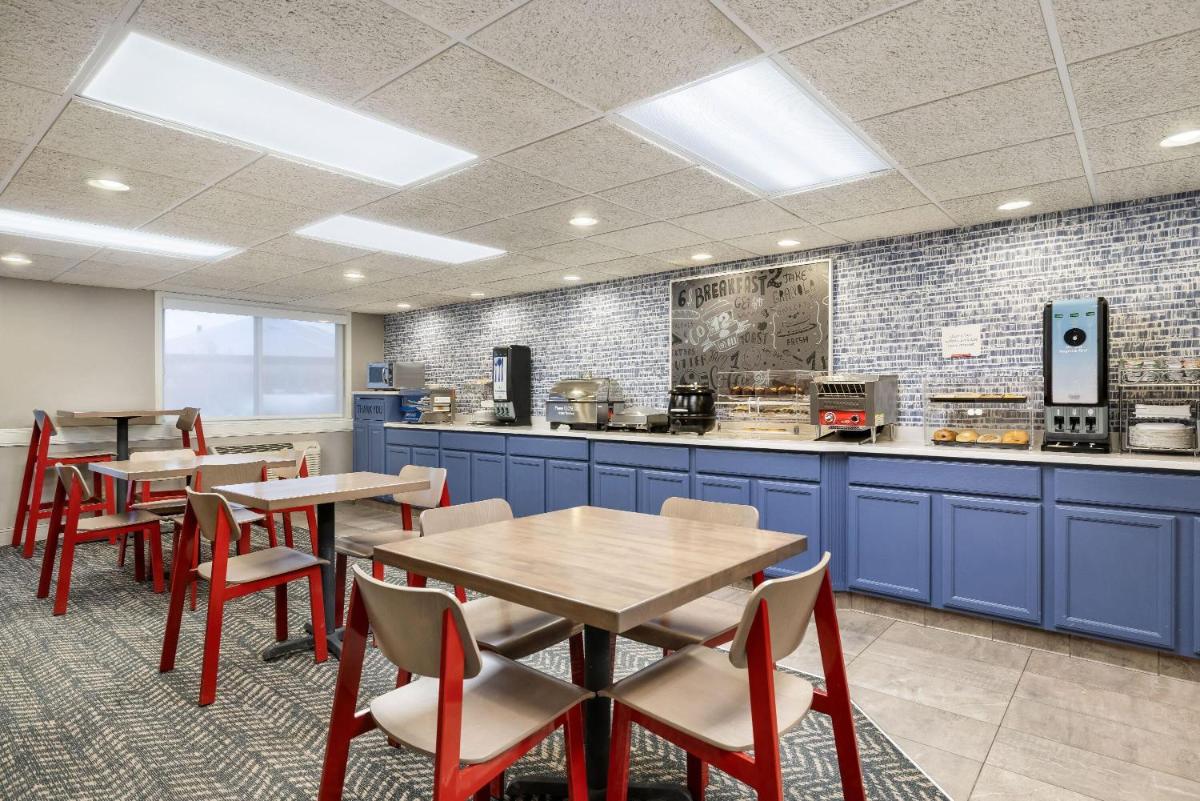 AmericInn by Wyndham Valley City Conference Center - Housity