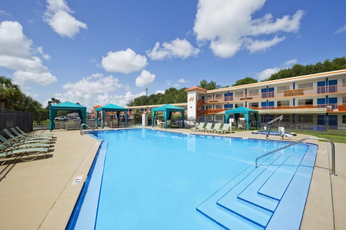 Howard Johnson by Wyndham Ocala FL I-75 - Housity