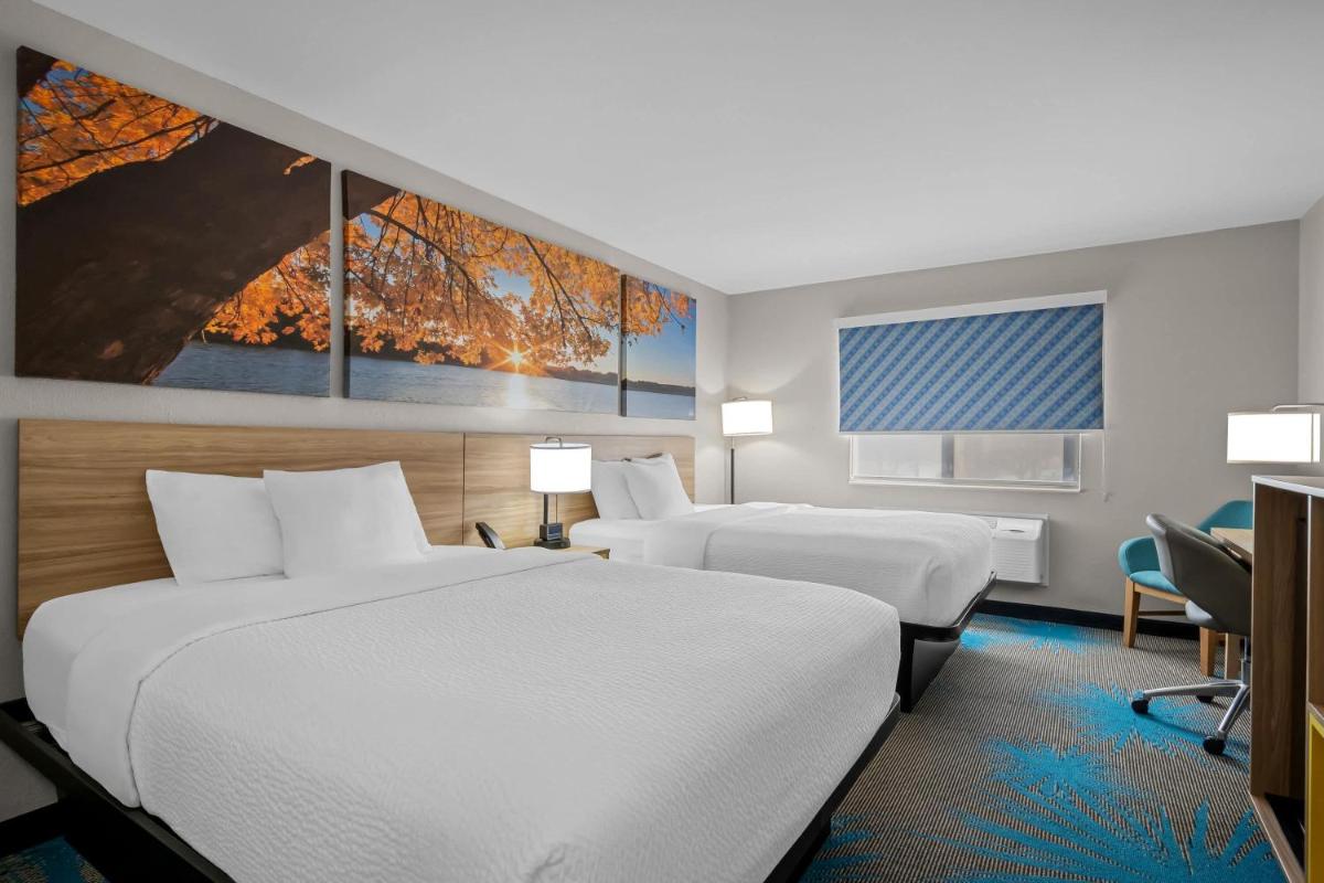 Days Inn by Wyndham Imlay City - Housity