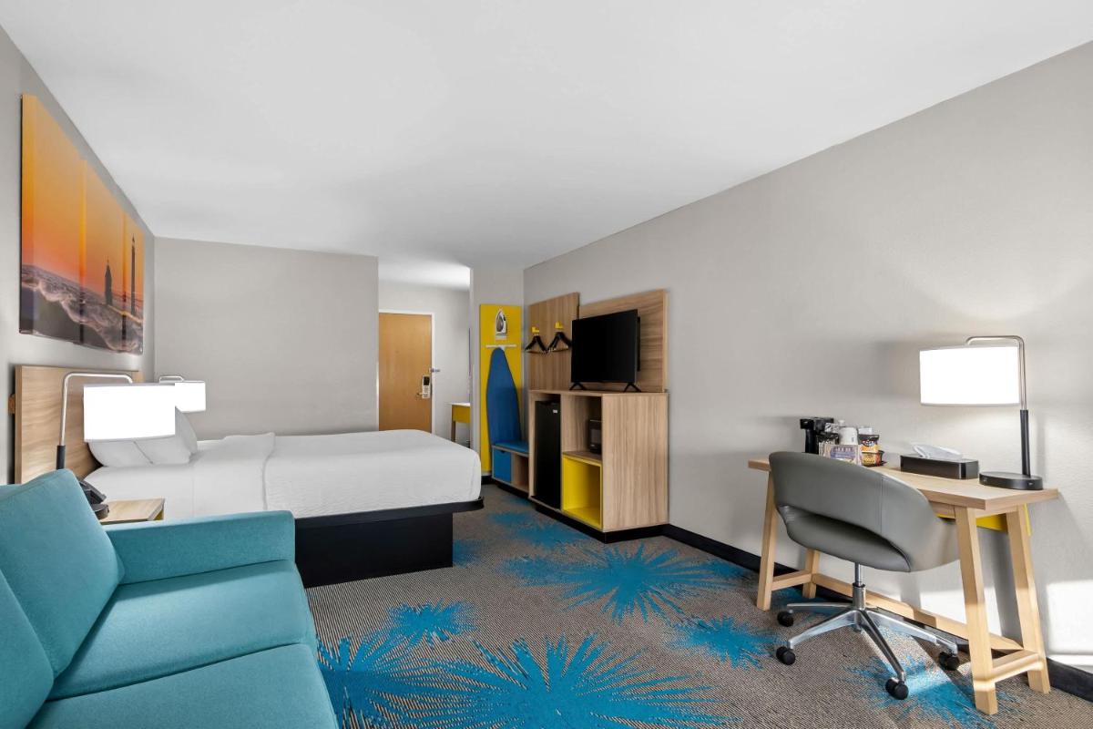 Days Inn by Wyndham Imlay City - Housity