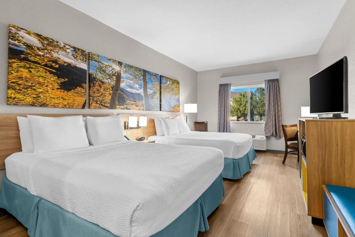 Days Inn & Suites by Wyndham Castle Rock - Housity