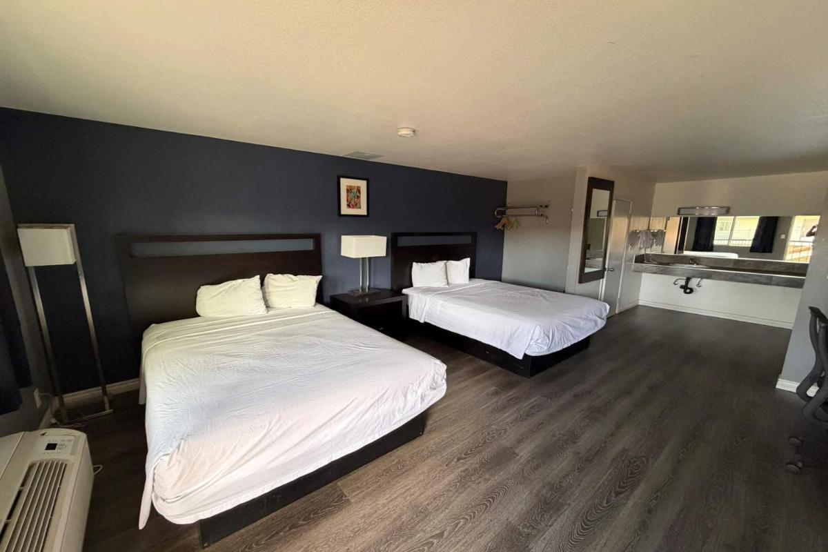Travelodge by Wyndham Hemet CA - Housity