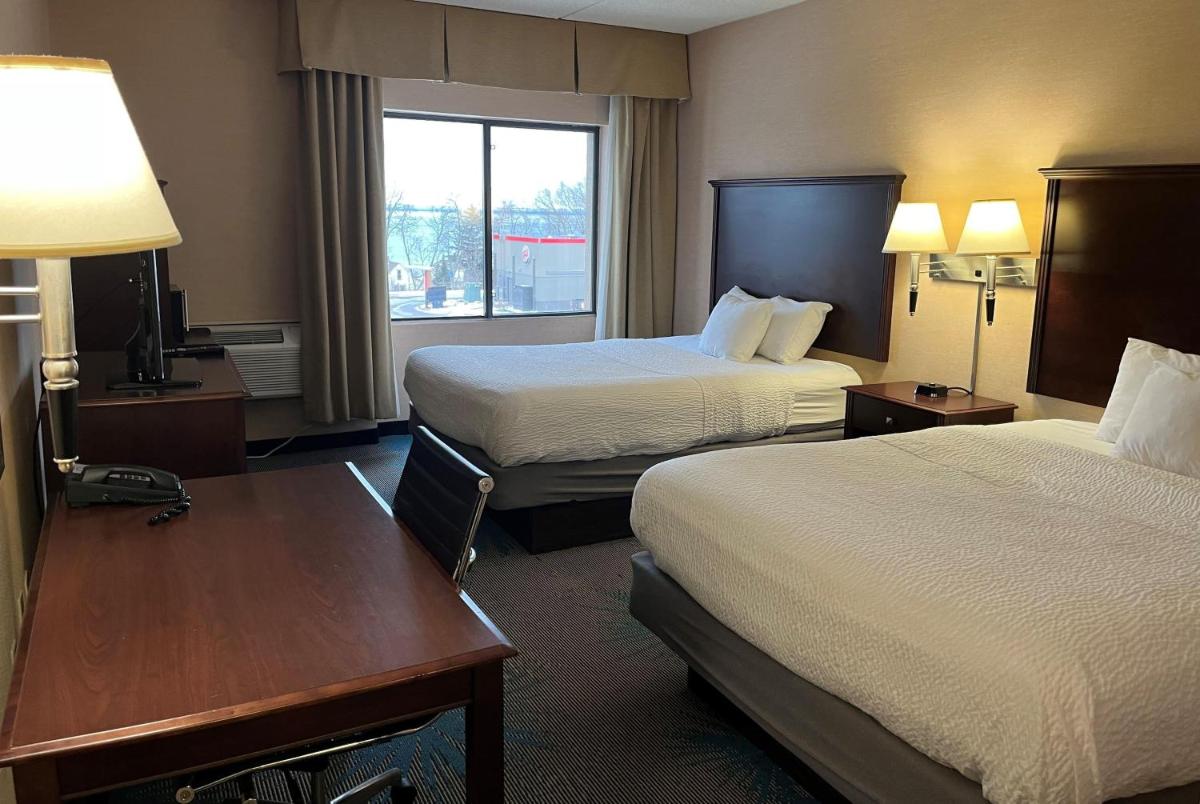 Days Inn by Wyndham Duluth Lakewalk - Housity