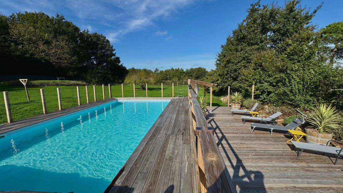 Barn Gite at La Vieille Grange, with pool in the Dordogne 3 Star - Housity