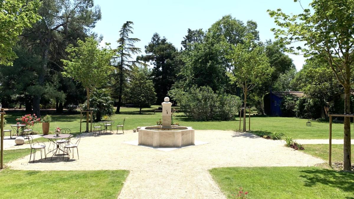 Domaine de Rhodes - 5 Chambres et 7 locations de vacances - Housity