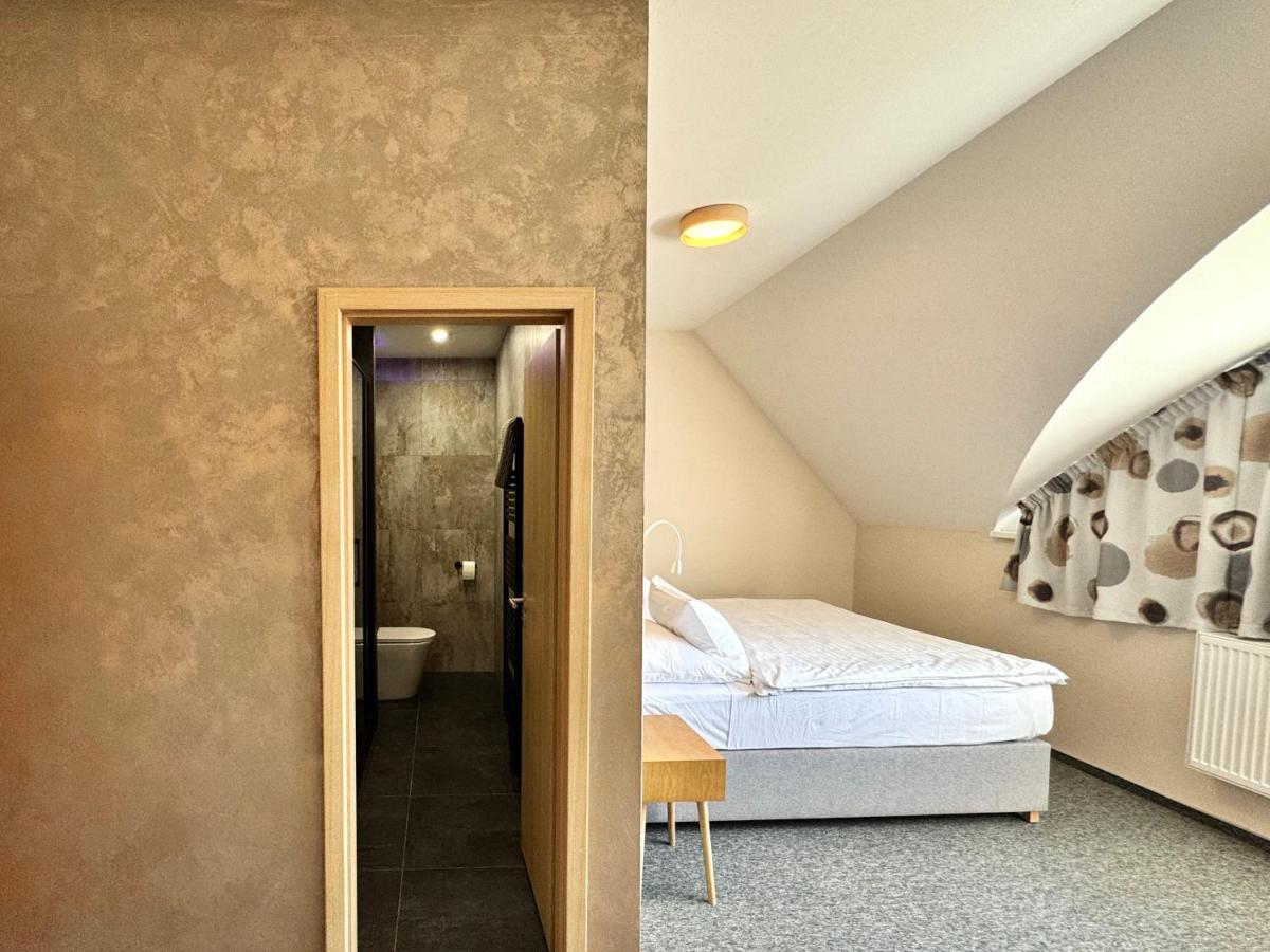 Hotel U Vlašského Dvora - Housity