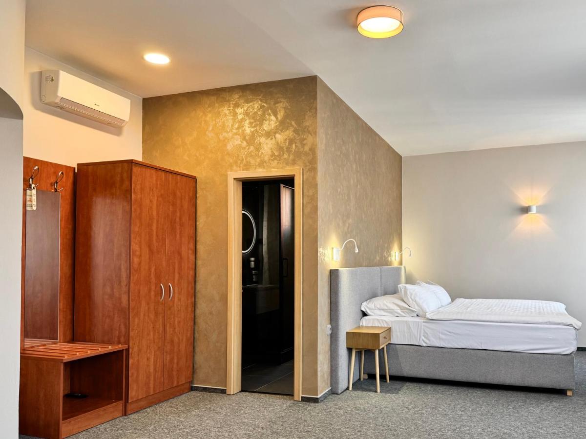Hotel U Vlašského Dvora - Housity