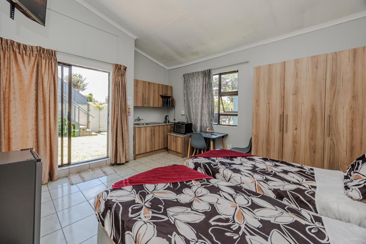 Phindulo Bed and Breakfast - No Loadshedding, Smart TVs & unlimited free fibre wifi - Housity