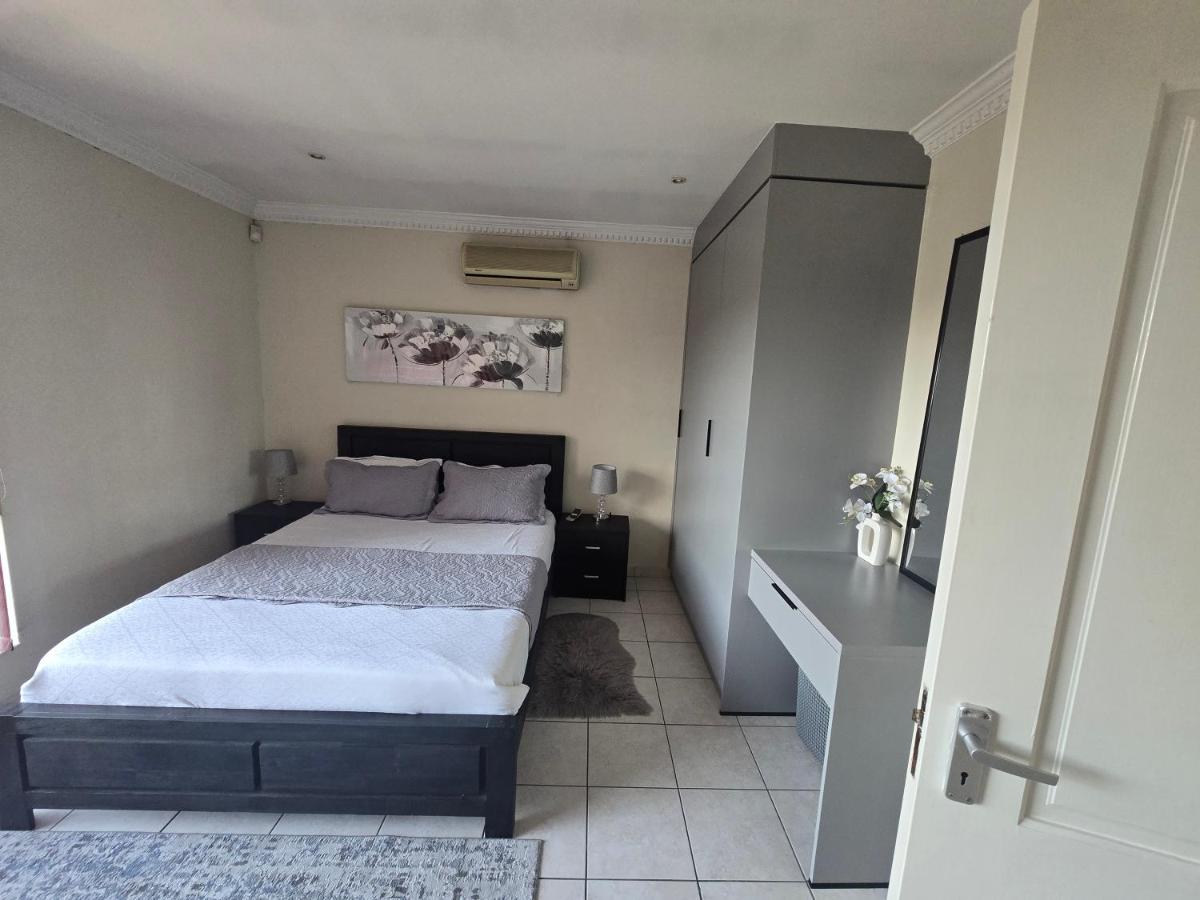 Luxurious Pvt Apartment ,Power backup, Jaccuzi & Pool - Housity