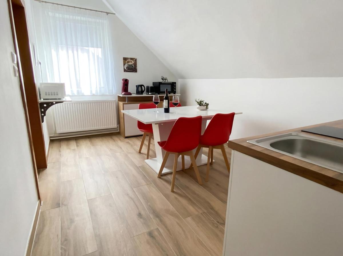 Jacky & Daniel's Apartments Top 2 - Housity