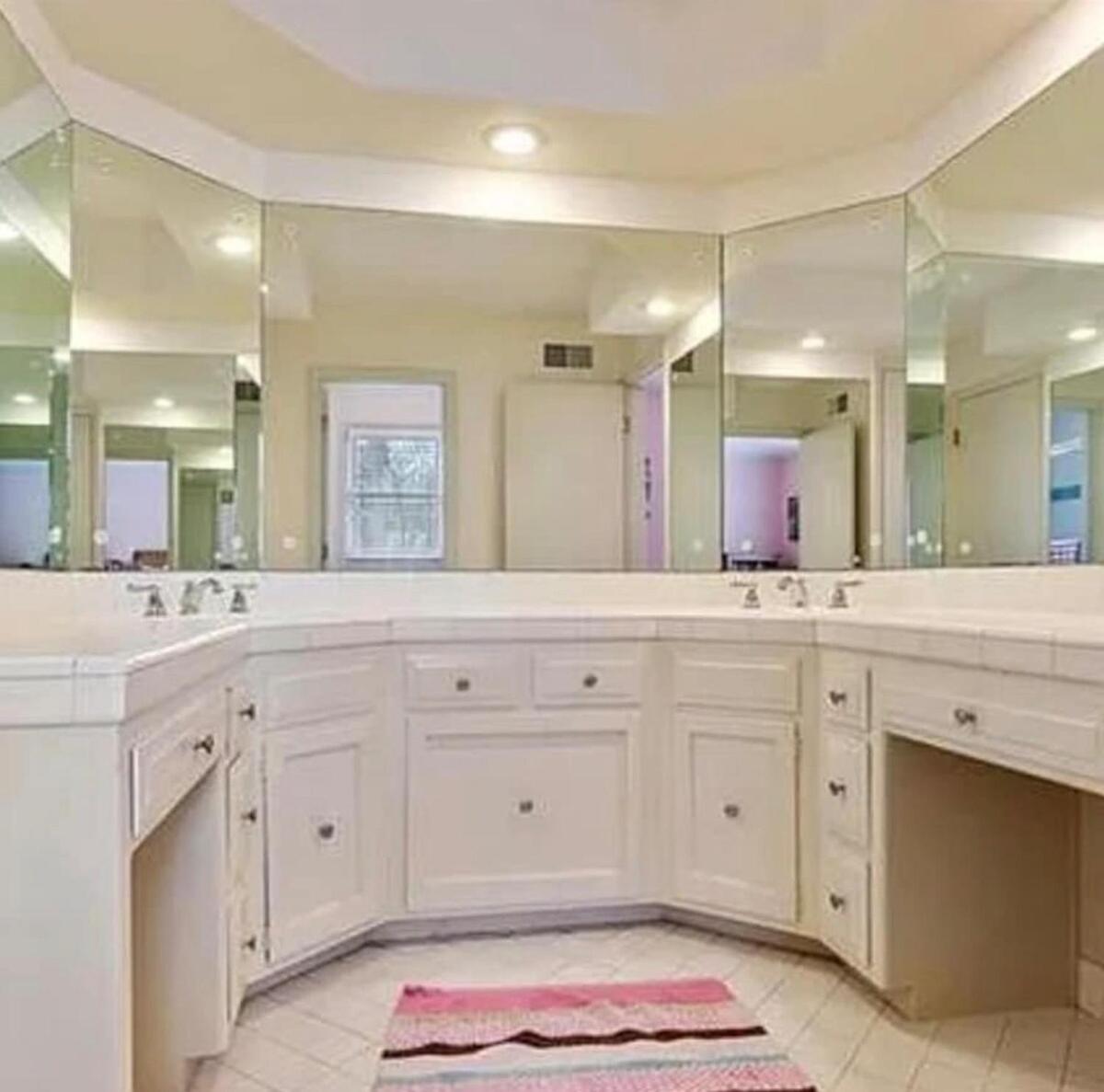 Perfect World Cup Home for Large Group or Family! - Housity
