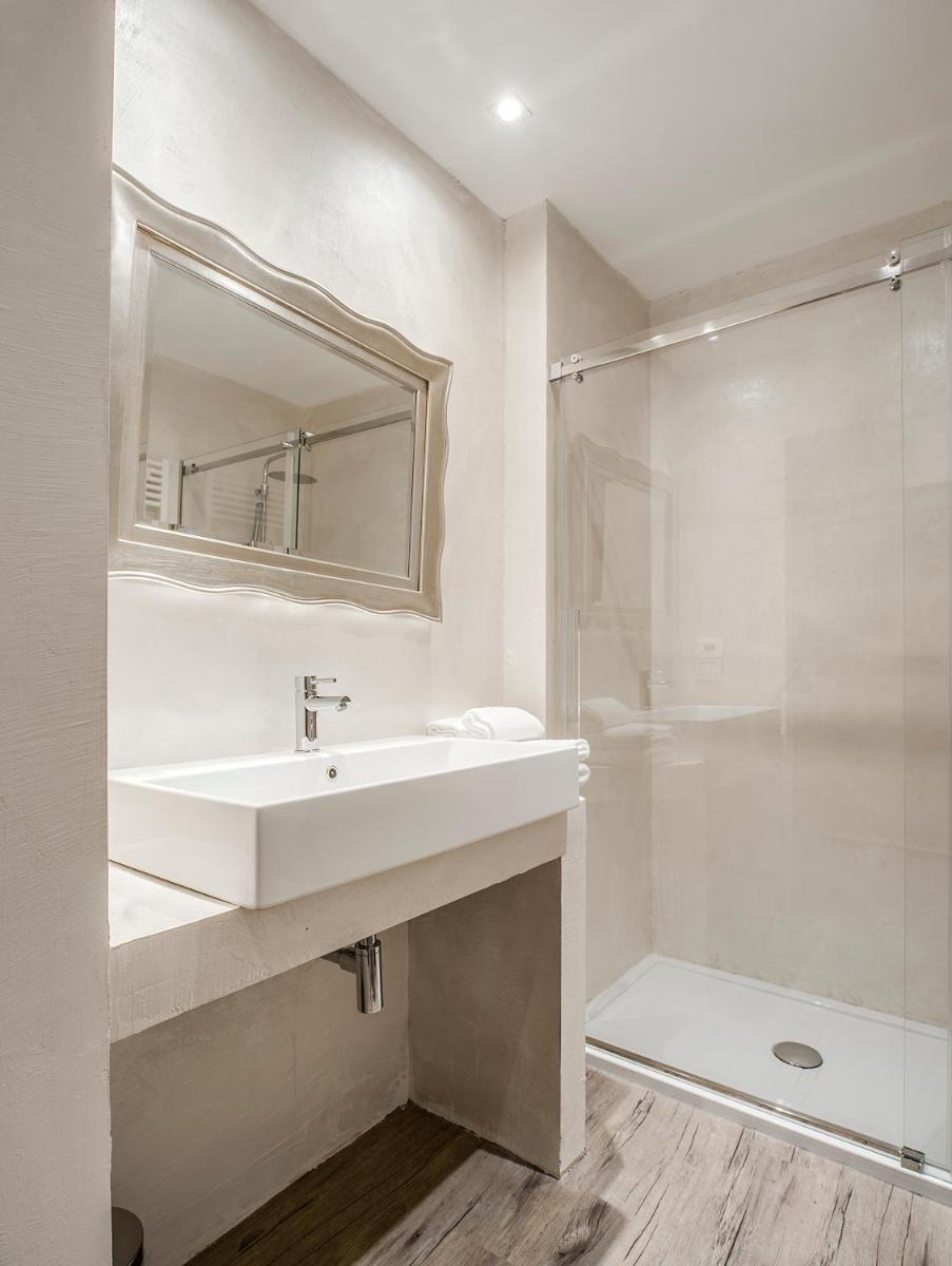 Arena Easy Suites Guesthouse - Housity
