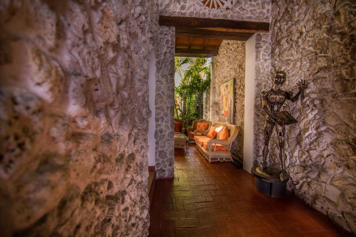 Hotel 3 Banderas - Housity