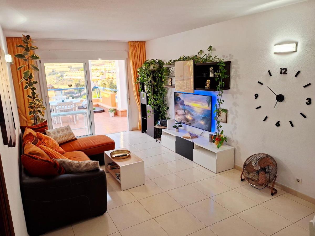 Cozy 2 Bedroom Apartment in Costa Adeje - Hizvo