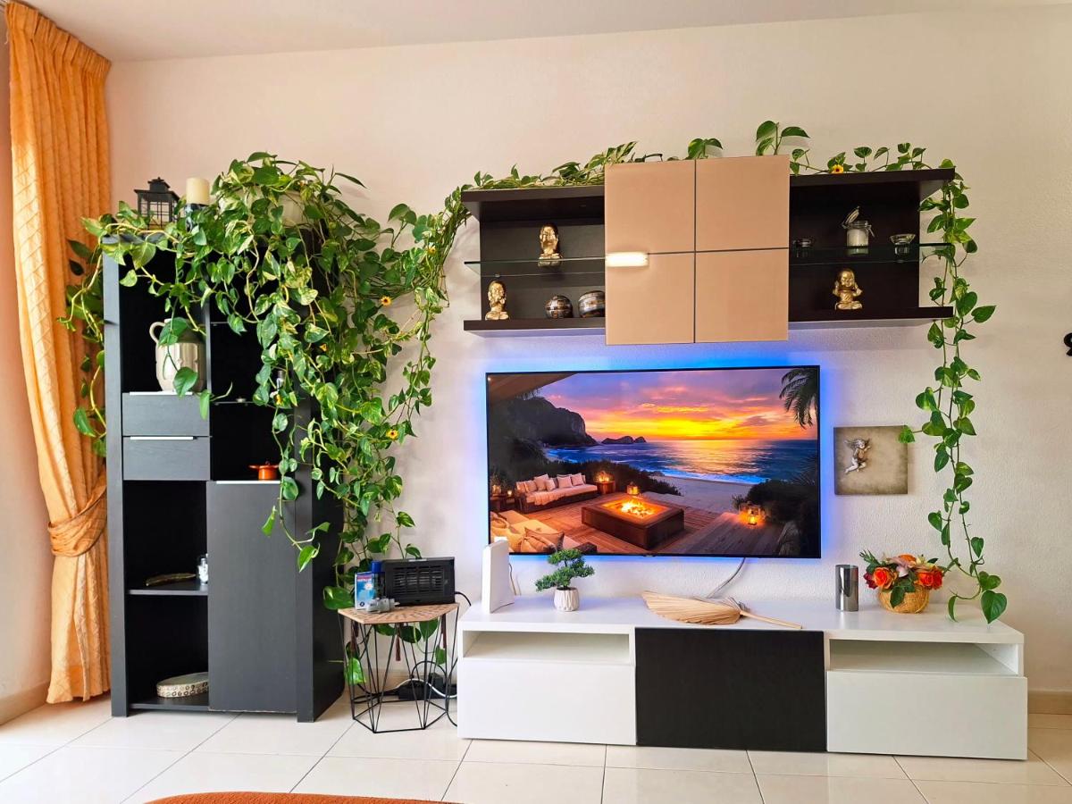 Cozy 2 Bedroom Apartment in Costa Adeje - Hizvo