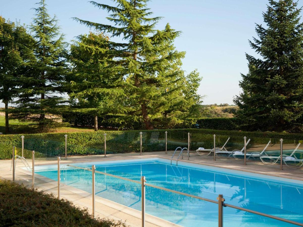 Piscine de l'établissement Novotel Saint-Quentin en Yvelines ou située à proximité