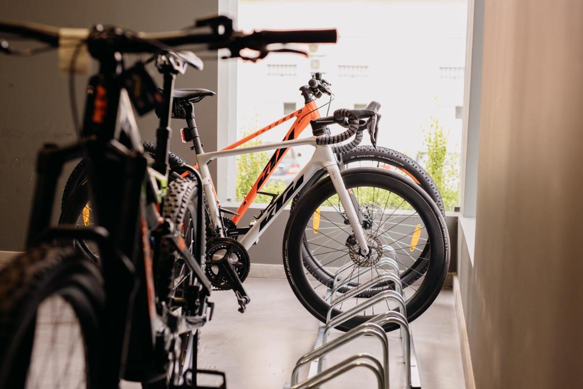 Andar de bicicleta em The Prime Energize Hotel & SPA - Algarve ou nos arredores